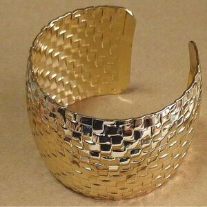 Weaved Golden Bracelet